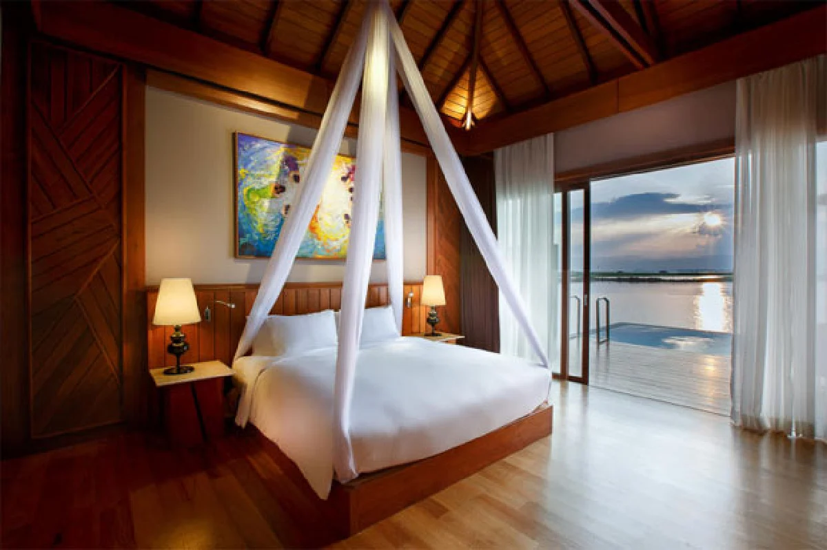 วิเวก เอกเขนก โนโวเทลอินเล เลค เมียดมิน