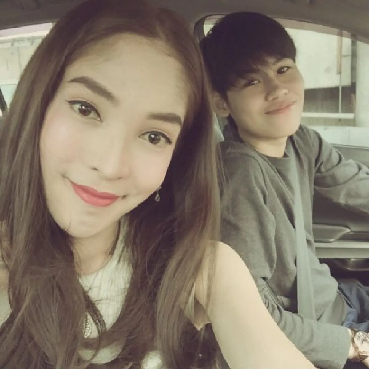 รักไม่จำกัดเพศ!กะเทย"เอมมี่ รัชฎา"ประกาศหมั้นสาวหล่อ