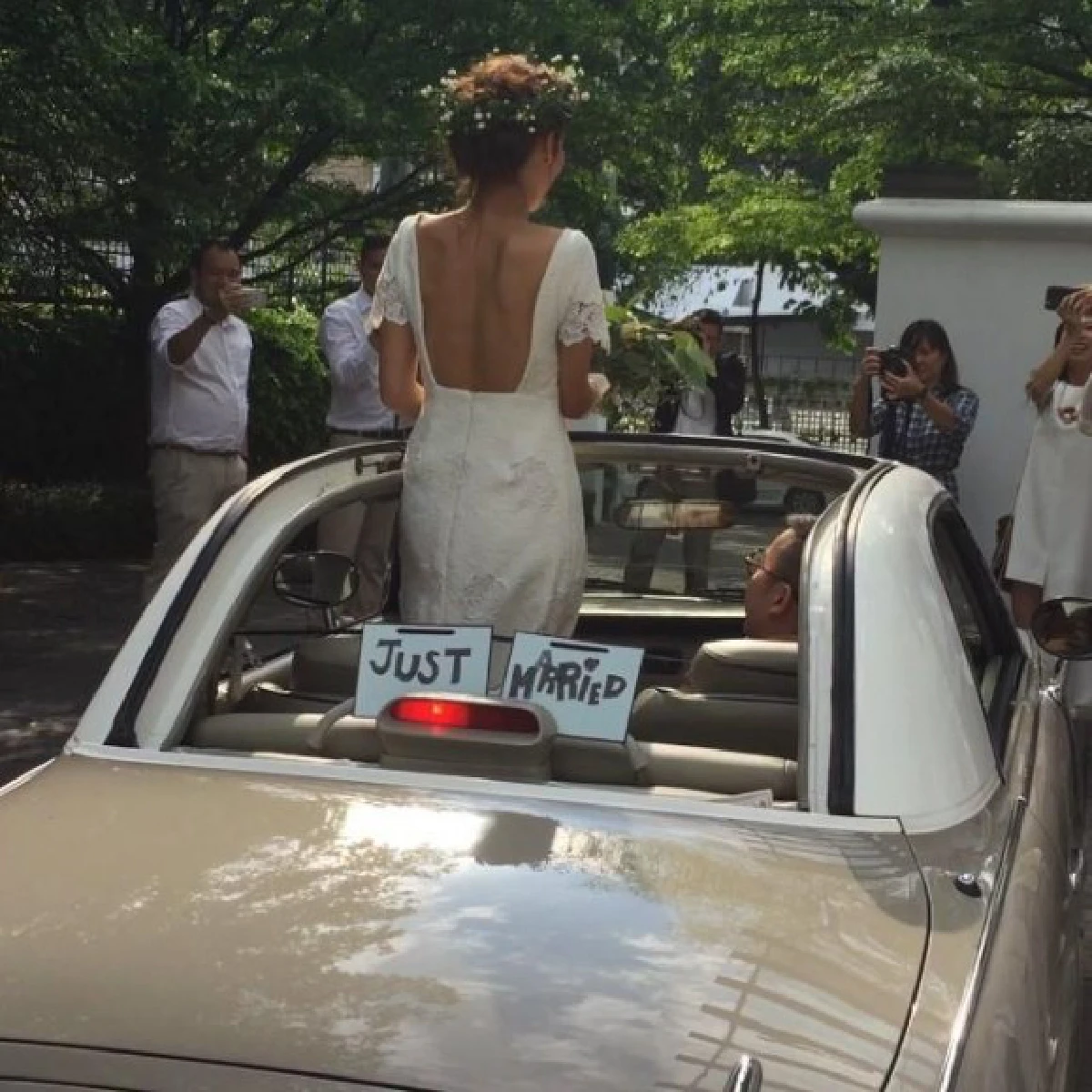 "เต๋า สโรชา" เข้าพิธีวิวาห์กับแฟนหนุ่มเเบบเรียบง่าย