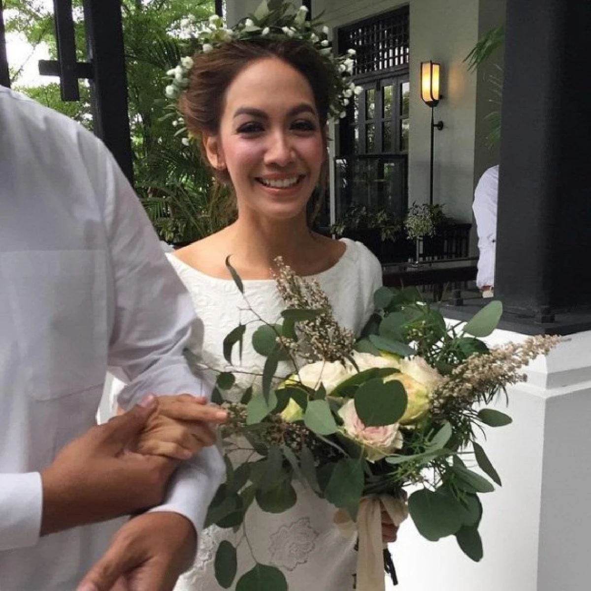 "เต๋า สโรชา" เข้าพิธีวิวาห์กับแฟนหนุ่มเเบบเรียบง่าย