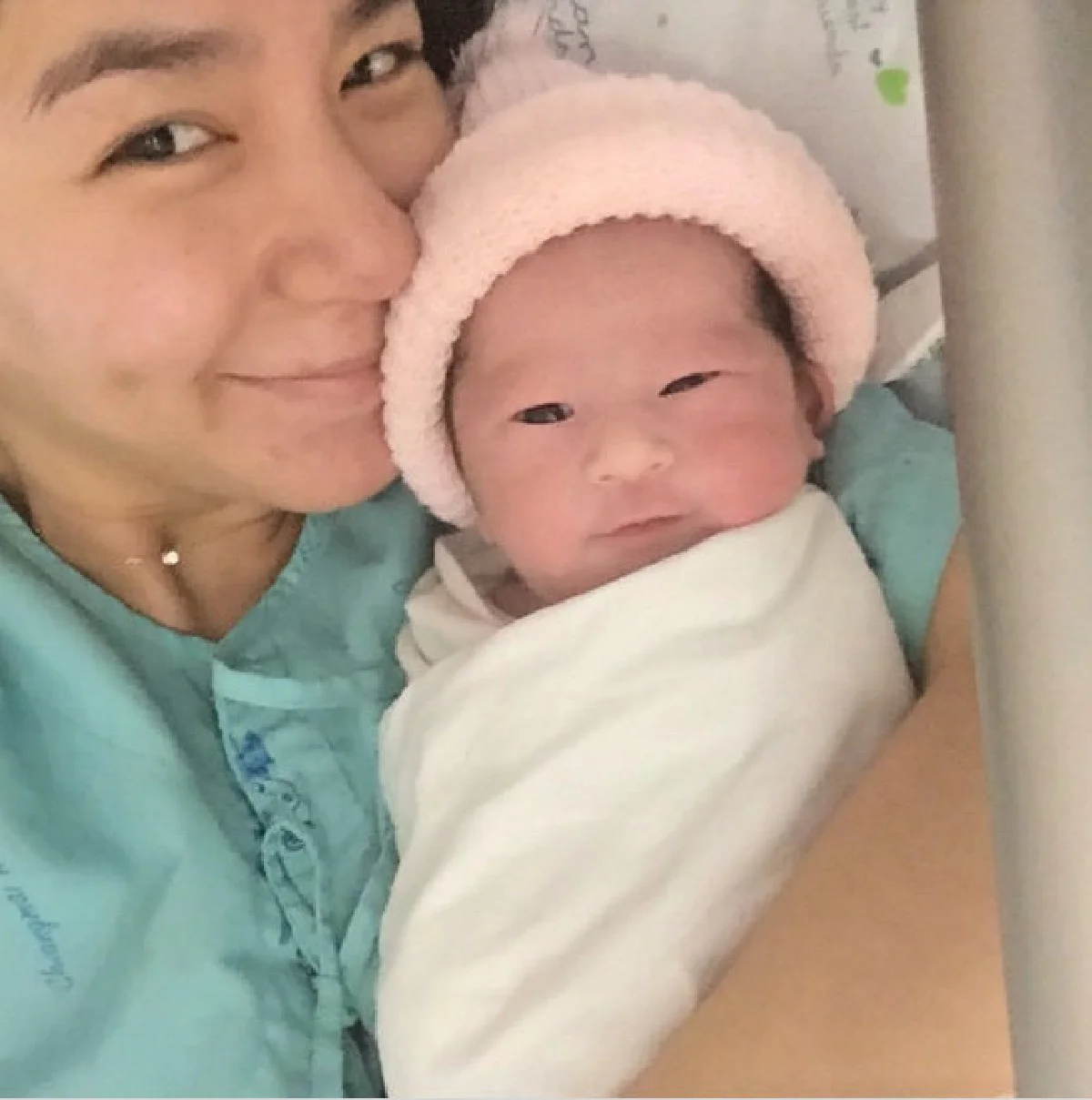 "พลอย"คลอดแล้วลูกคนที่4ตั้งชื่อ "ชิลิน"