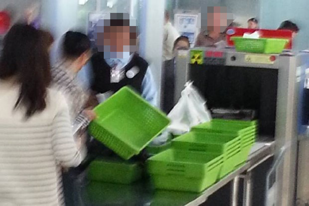 แฉพนักงานสนามบินฉกเงินผู้โดยสารที่จุดตรวจสัมภาระ แฉพนักงานสนามบินฉกเงินผู้โดยสารที่จุดตรวจสัมภาระ