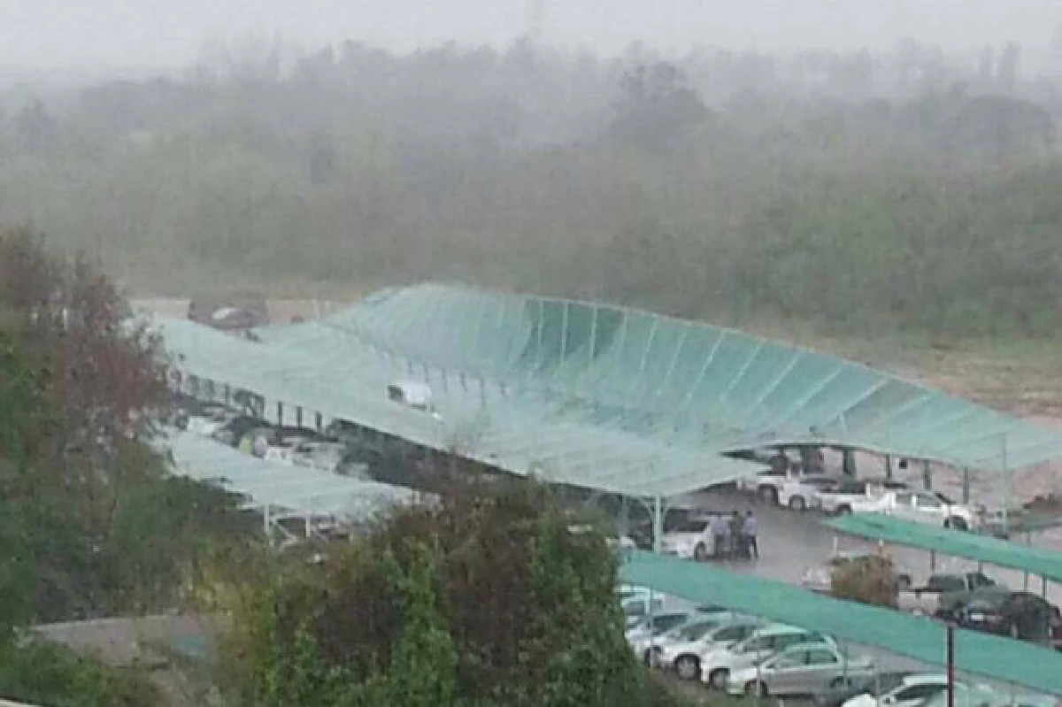 พายุพัดโคราชฝ้าเพดานโรงพยาล-ห้างถล่ม