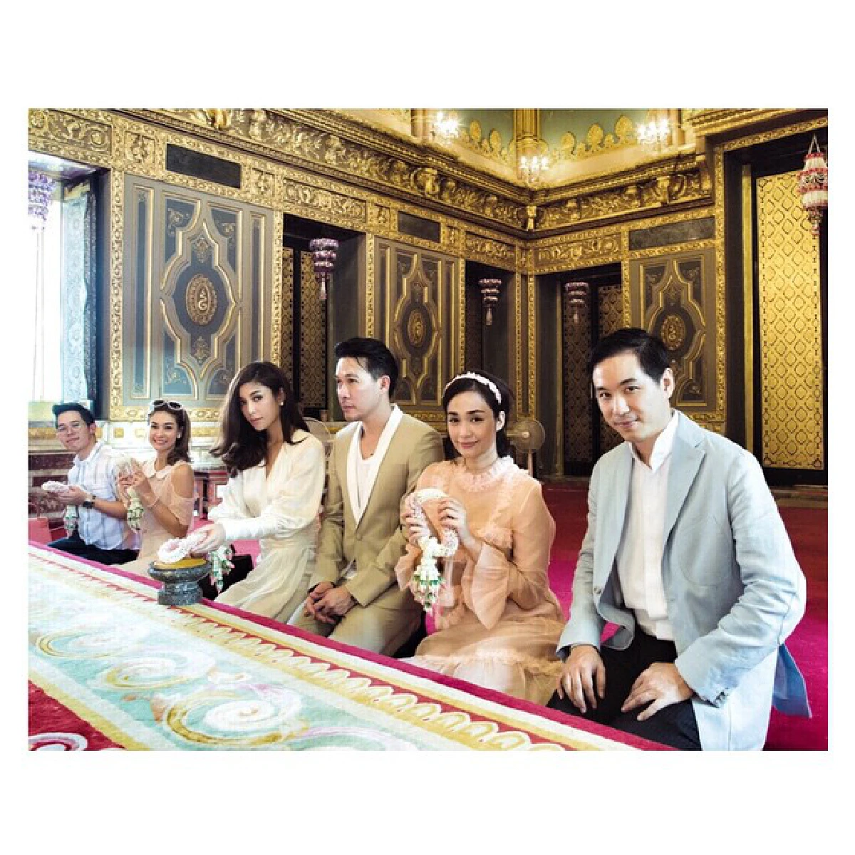 "เอมมี่"ควง"ไฮโซเจมส์"ทำบุญวันครบรอบรัก9ปี!