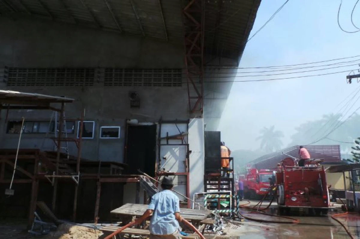 ไฟไหม้โรงหนังกลางเมืองน่านโชคดีไม่มีเจ็บตาย