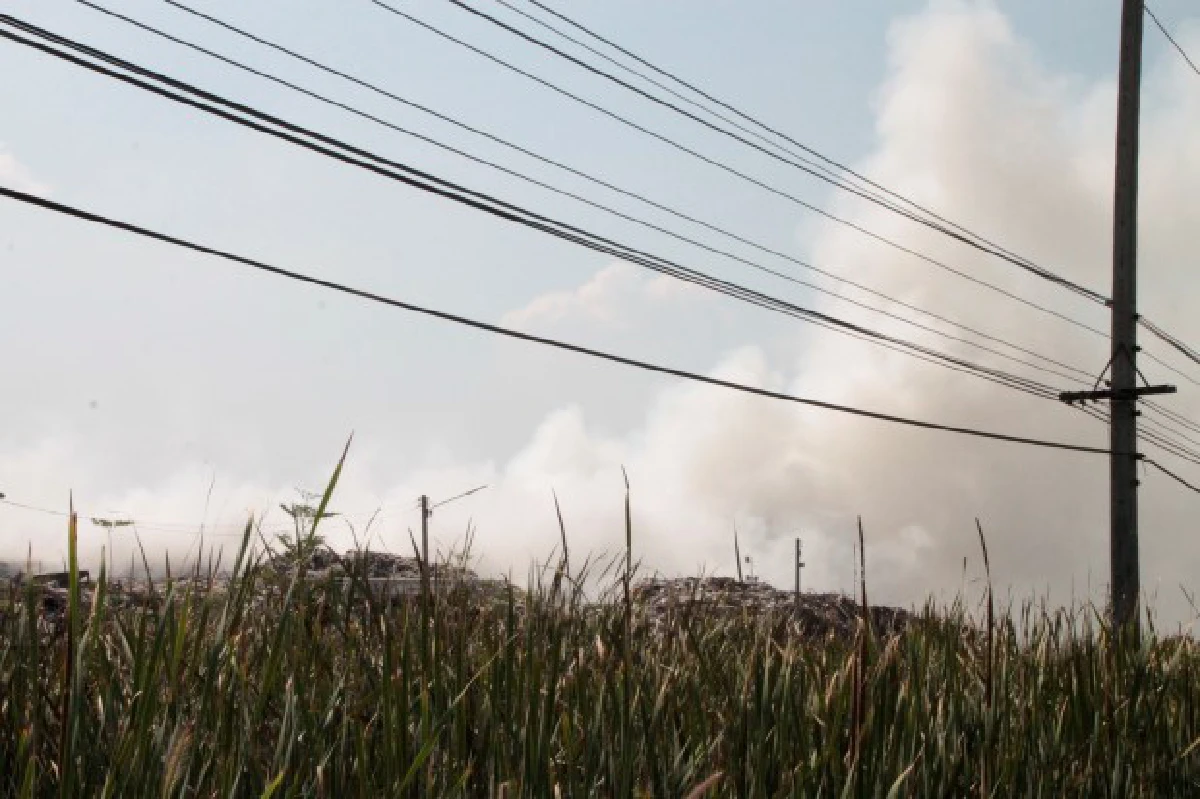 ไฟไหม้กองขยะแปดริ้ว10หมู่บ้านอ่วมควันพิษ