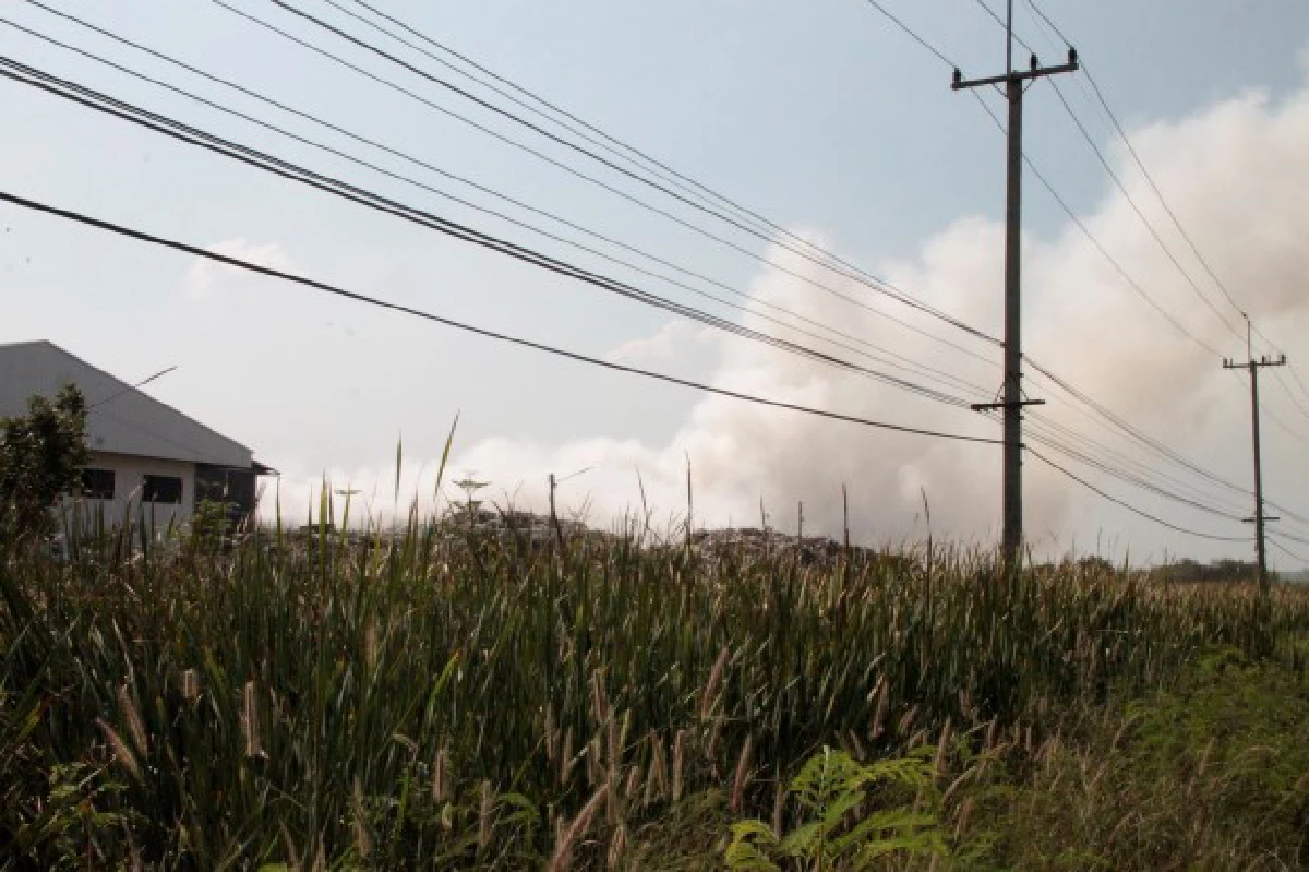 ไฟไหม้กองขยะแปดริ้ว10หมู่บ้านอ่วมควันพิษ