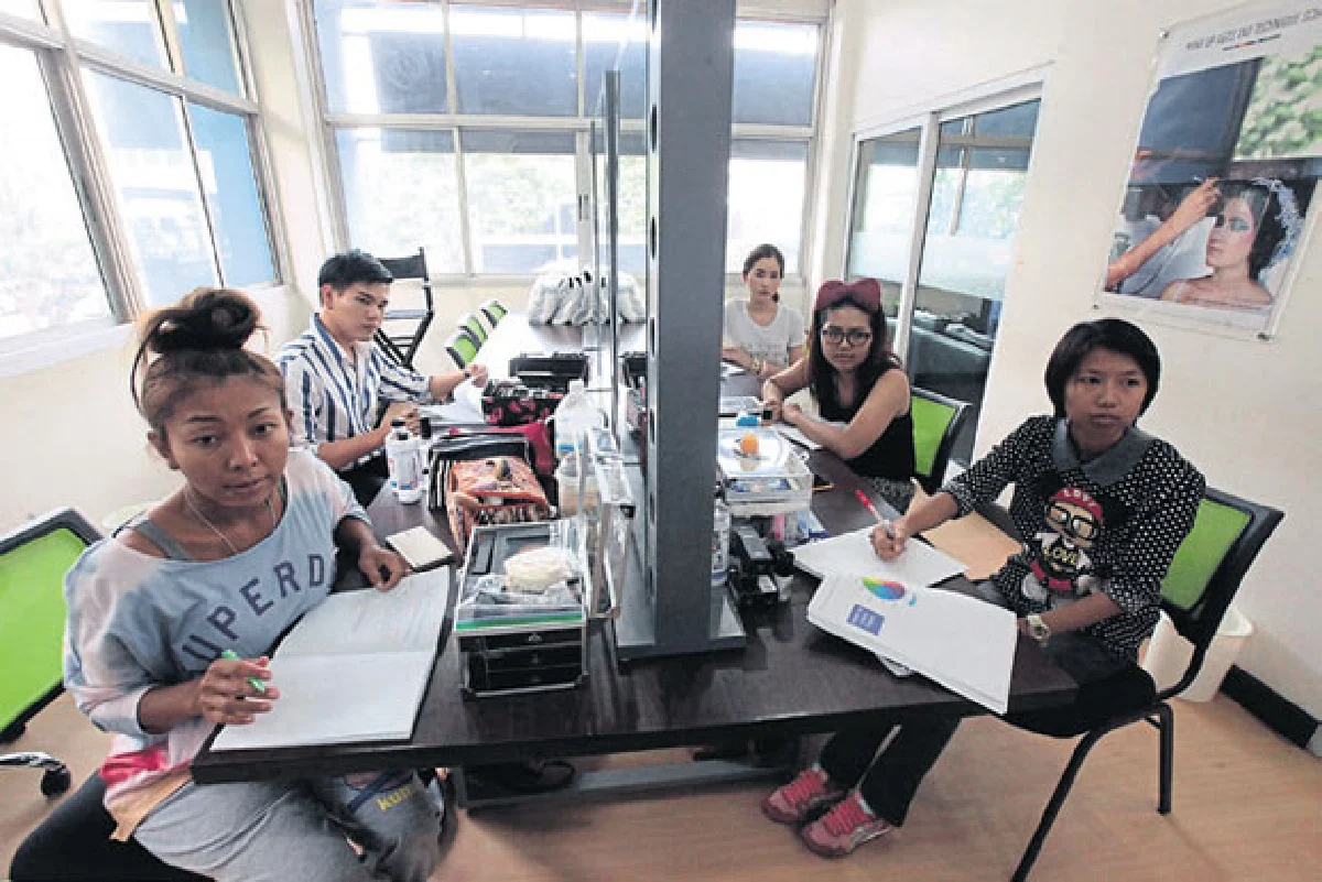 4  สเต็ปเรียนแต่งหน้า แบบมืออาชีพ