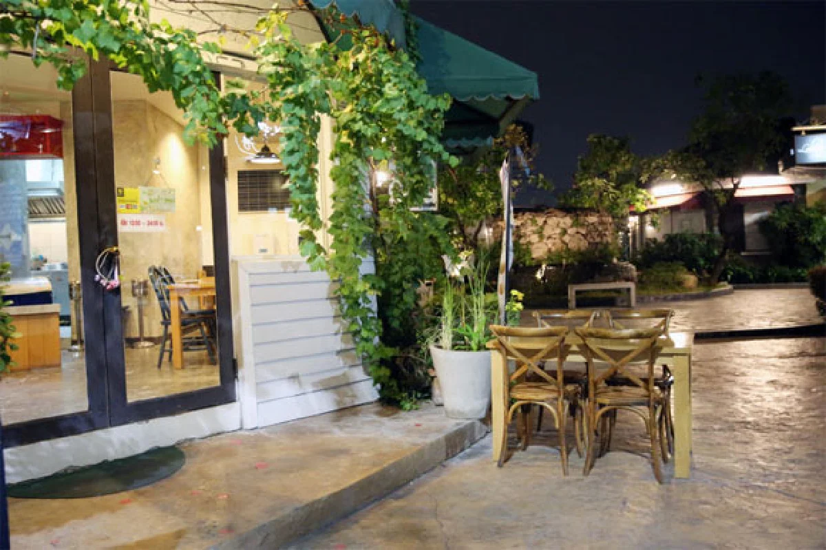 จูงหมาเที่ยวยุโรป โฉบไปเวียดนาม ตะกร้าแดง @ นวมินทร์ เฟสติวัล วอล์ค