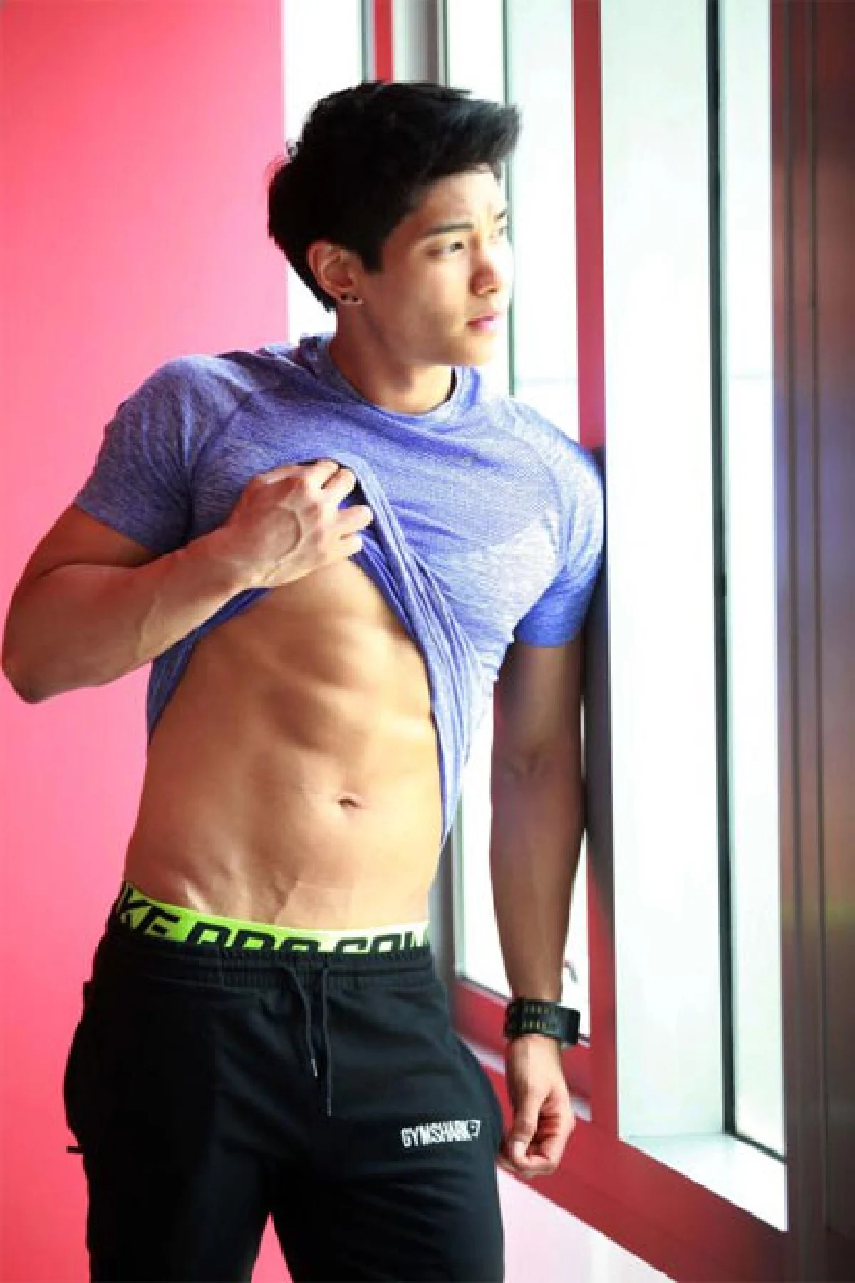 นนท์ อัลภาชน์ หล่อเท่หุ่นดีทุกกระเบียด