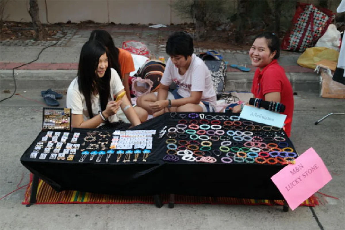 ถนนคนเดิน พระจอมเกล้าลาดกระบัง