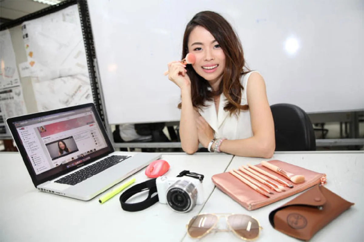 โสรยา วงศ์สัตยนนท์ (รัก) แต่งหน้าจนได้เรื่อง