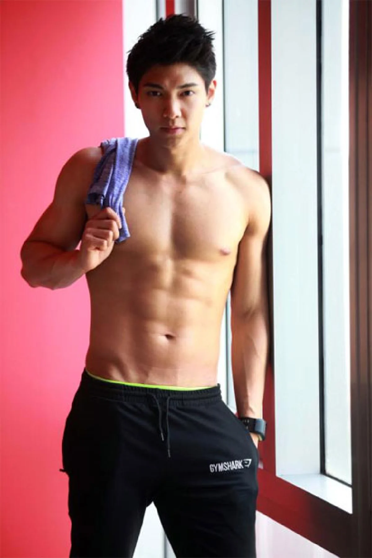 นนท์ อัลภาชน์ หล่อเท่หุ่นดีทุกกระเบียด