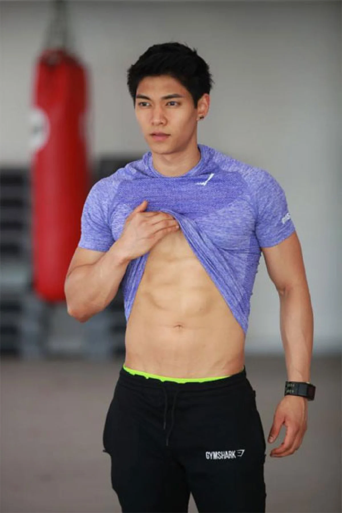 นนท์ อัลภาชน์ หล่อเท่หุ่นดีทุกกระเบียด