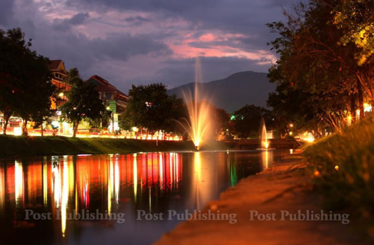 Chiang Mai's moat, unhealthy mix of water plus parasites