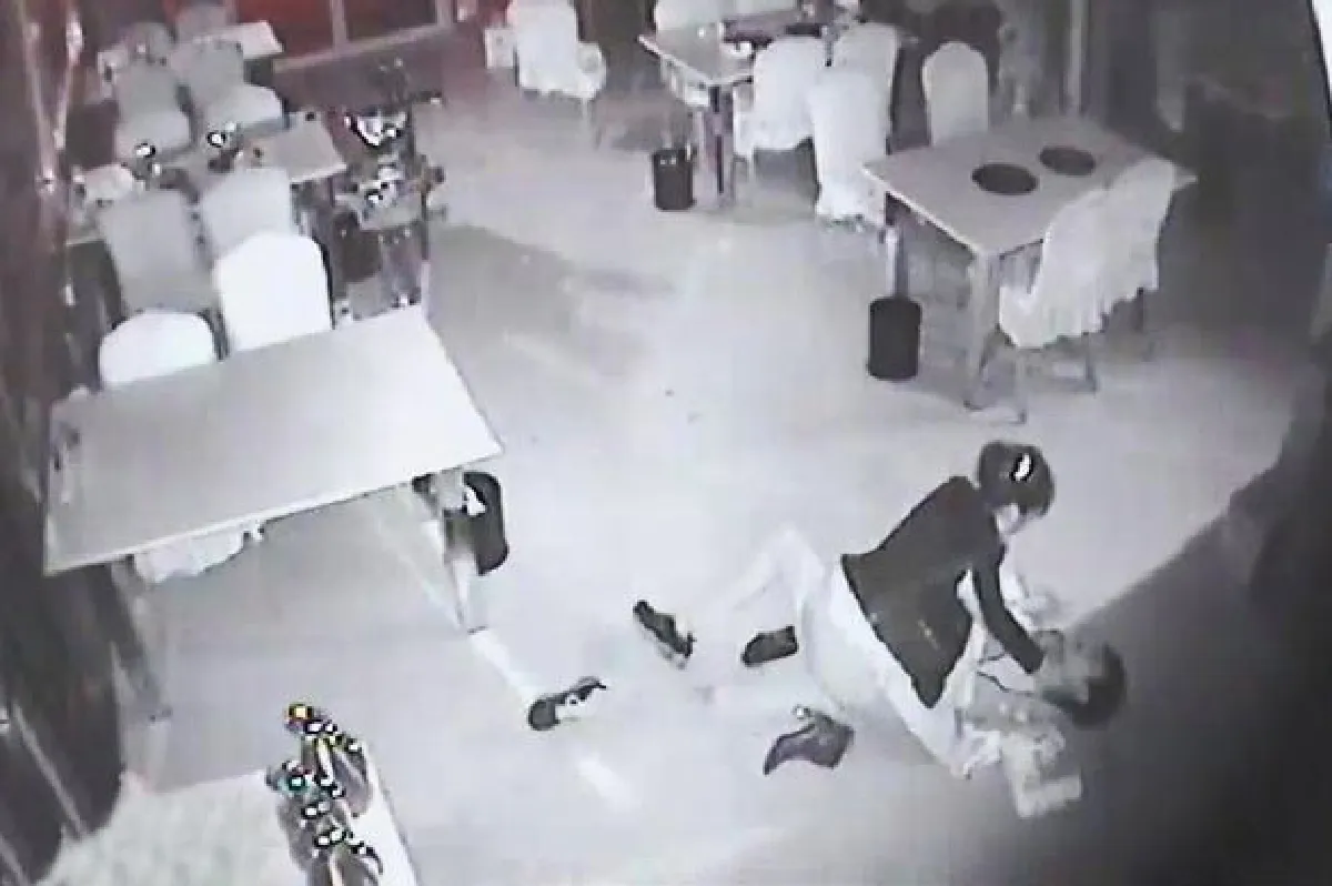 ชายจีนหื่นจ้องขืนใจสาว เจอซ้อมกลับน่วมไม่เป็นท่า