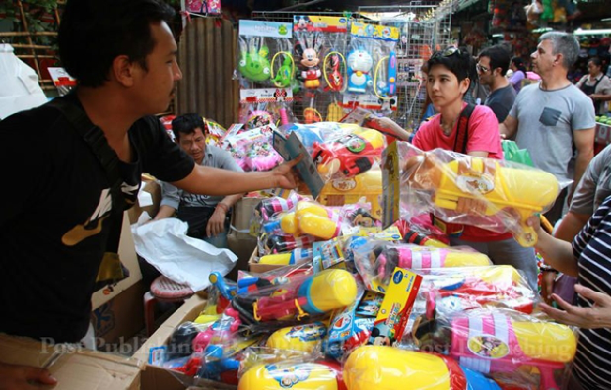 (Video) Songkran fun, the Thai way