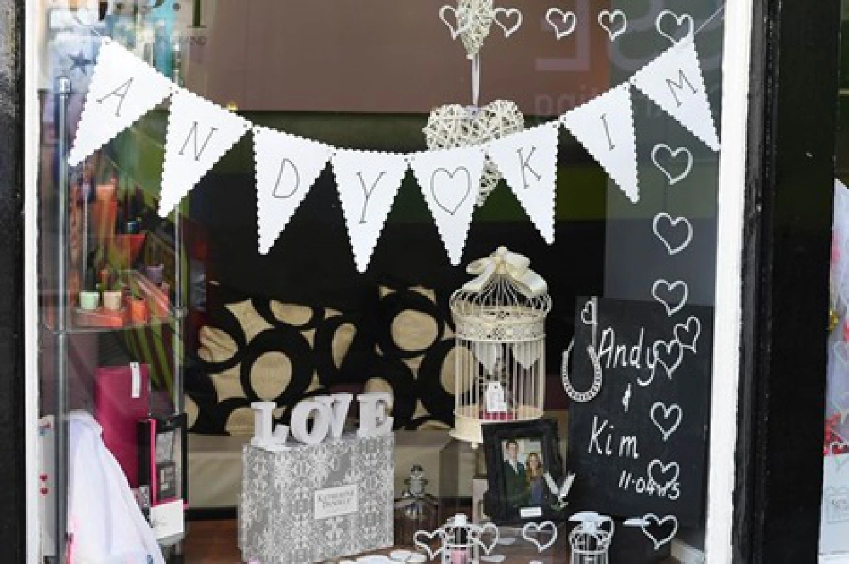 ชาวเมืองตื่นเต้นรับวิวาห์เมอร์เรย์วันนี้