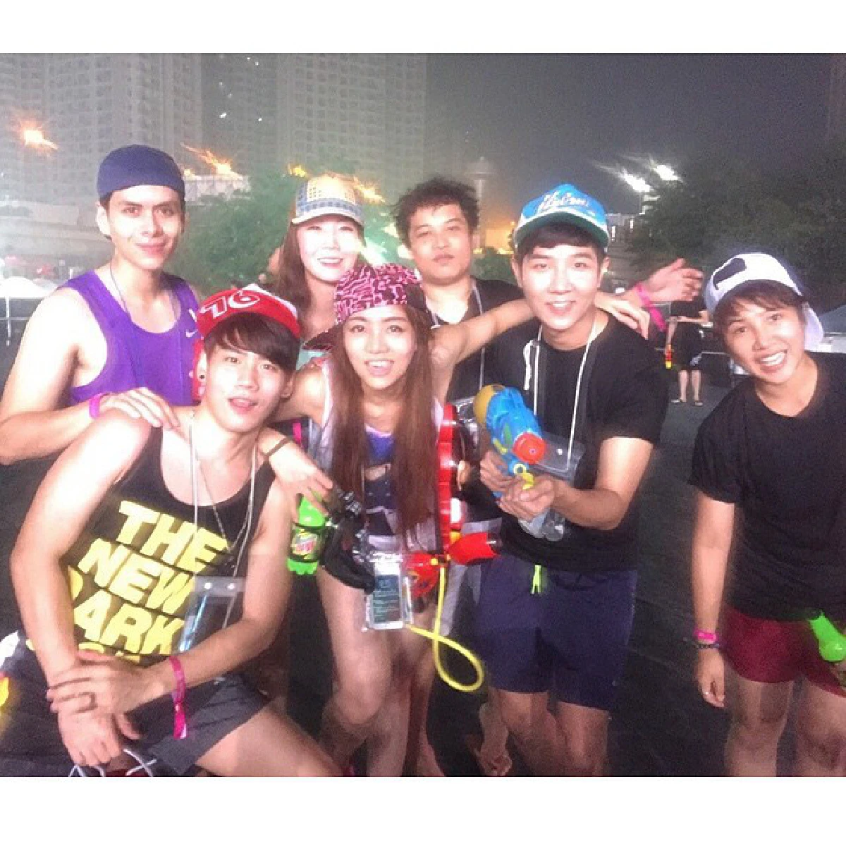 มันส์สาด!รวมภาพดาราเล่นน้ำ ชุ่มฉ่ำในวันสงกรานต์