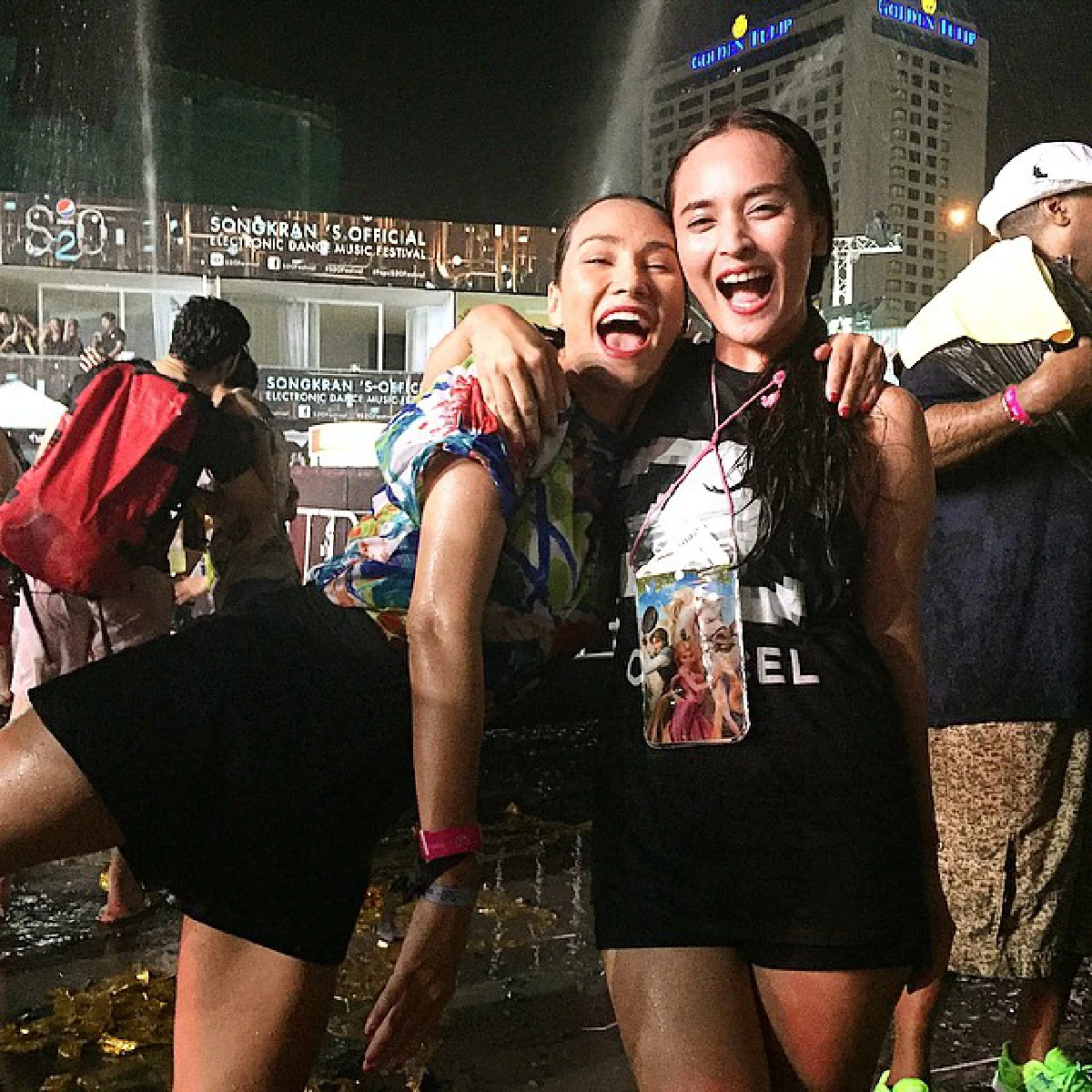 มันส์สาด!รวมภาพดาราเล่นน้ำ ชุ่มฉ่ำในวันสงกรานต์