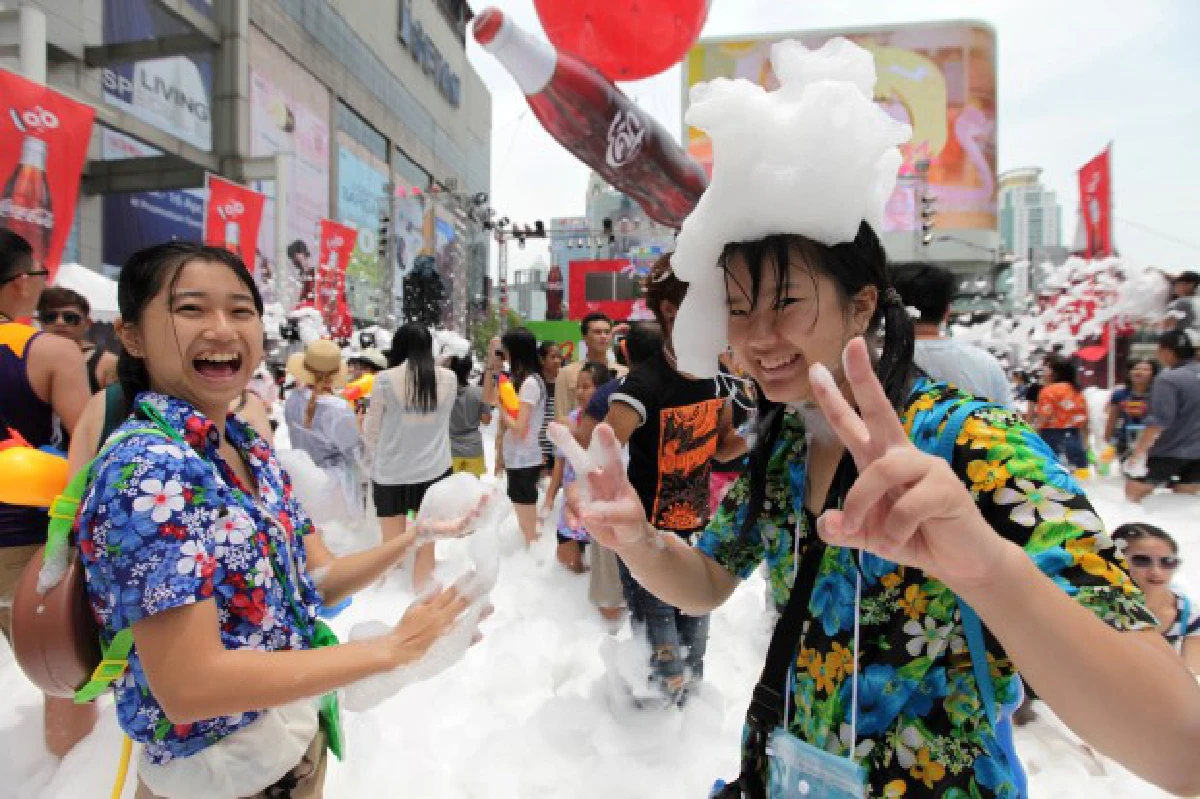 สนุกสุดเหวี่ยง!งานสงกรานต์M2Fที่ลานเซ็นทรัลเวิลด์