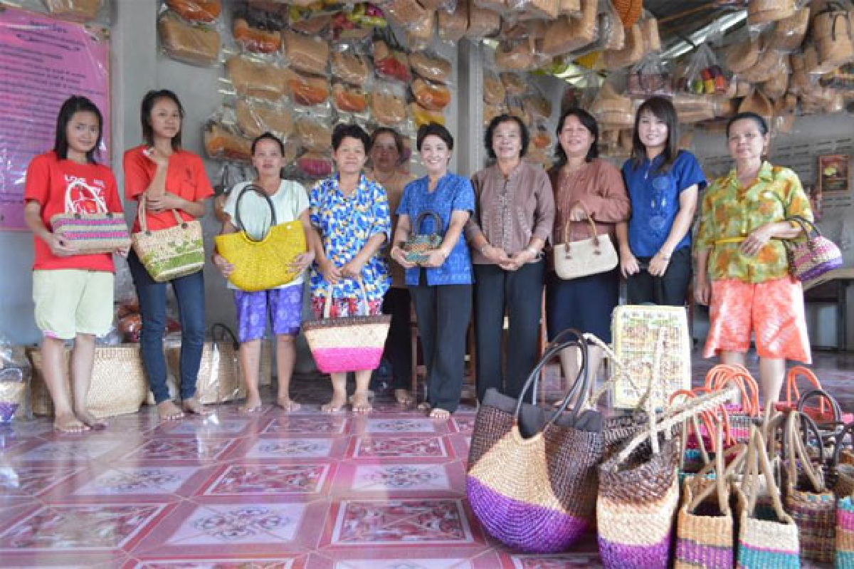 ‘ผักตบชวา’ จากวัชพืช... สู่ผลิตภัณฑ์แบรนด์ดัง ‘ผักตบชวา’ จากวัชพืช... สู่ผลิตภัณฑ์แบรนด์ดัง