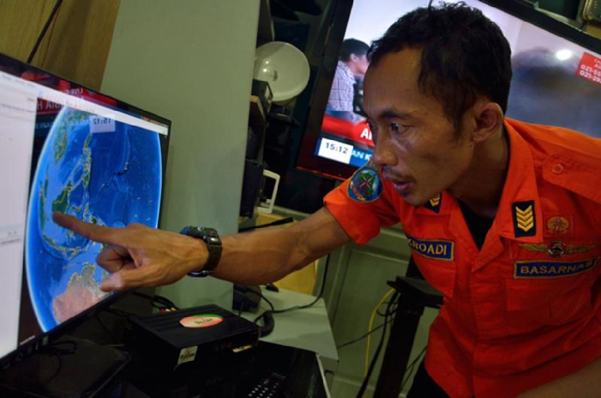 AirAsia: Indonesia vows 'all-out effort'