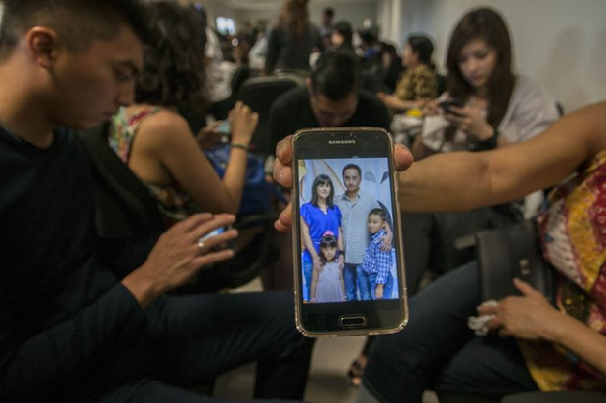 AirAsia: Indonesia vows 'all-out effort'