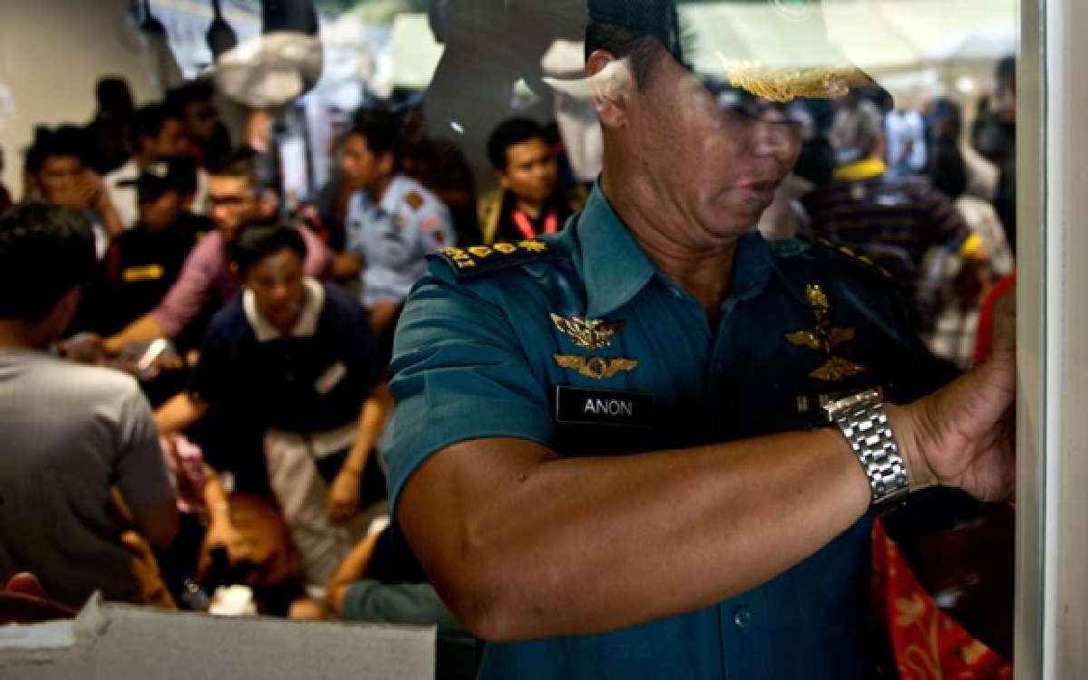 AirAsia: Indonesia vows 'all-out effort'