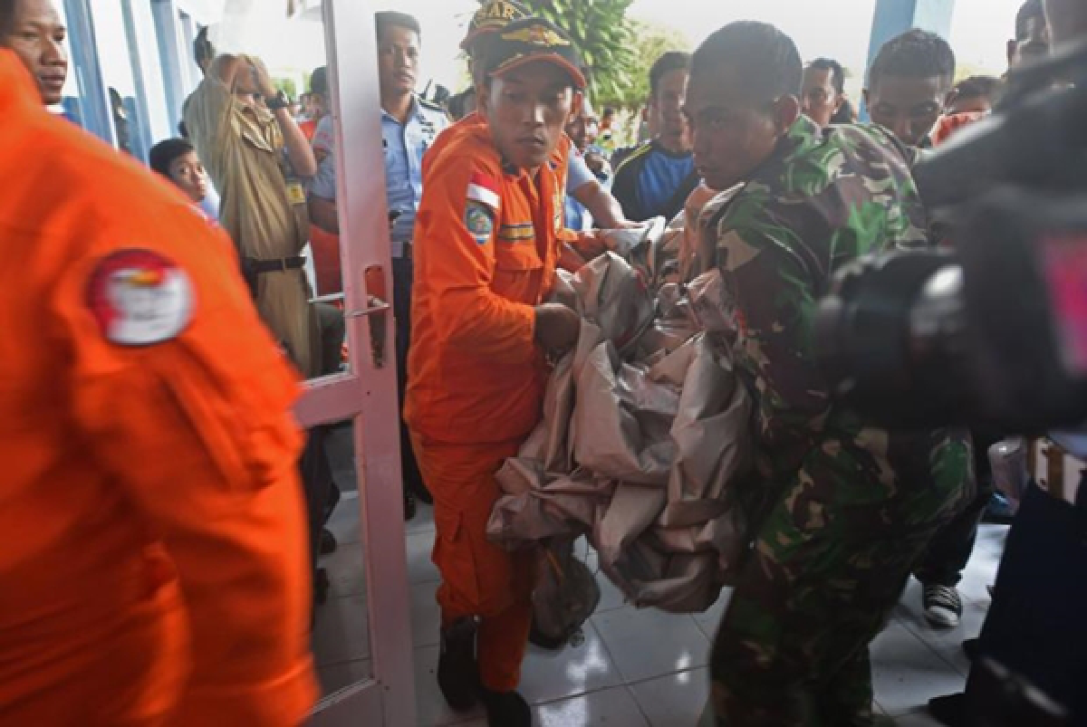 AirAsia: Indonesia vows 'all-out effort'