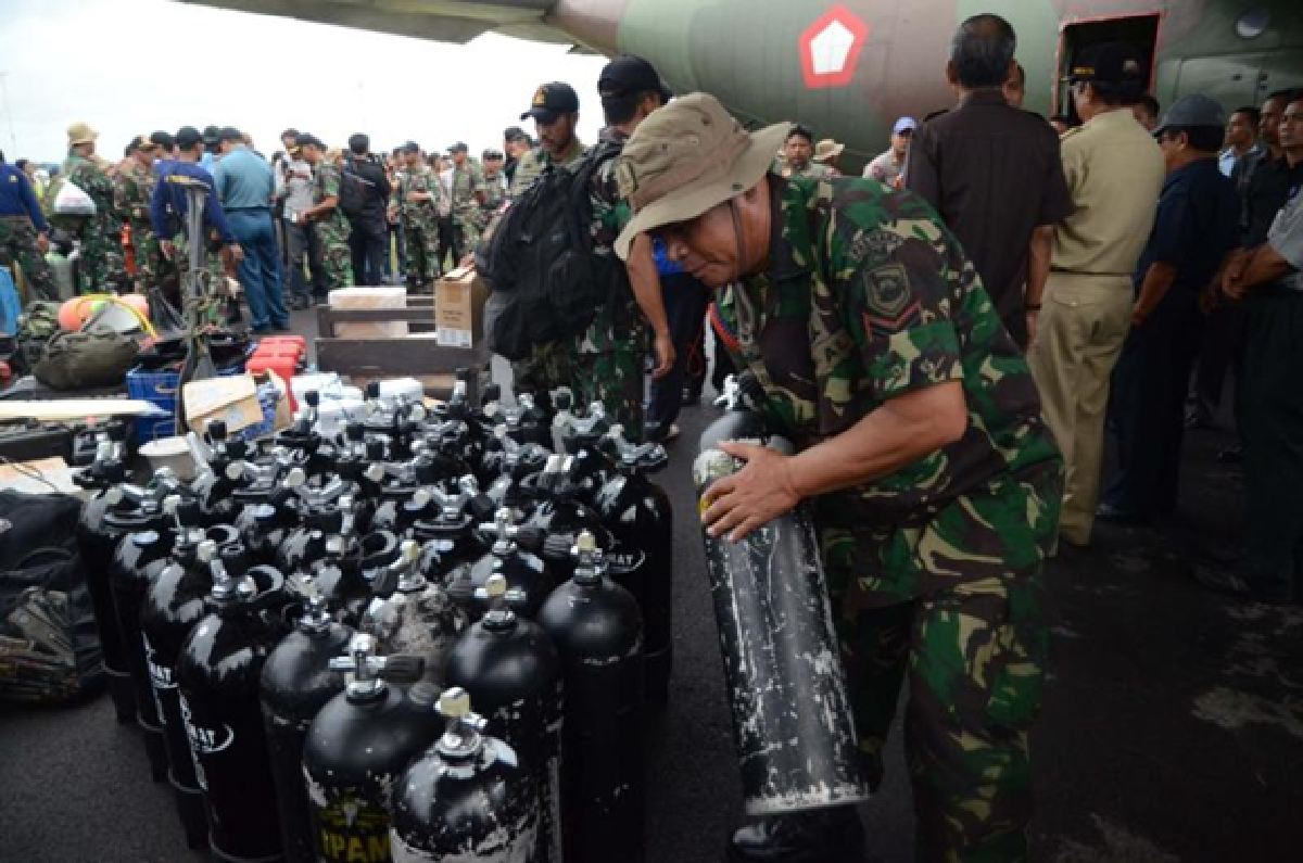AirAsia: Indonesia vows 'all-out effort'