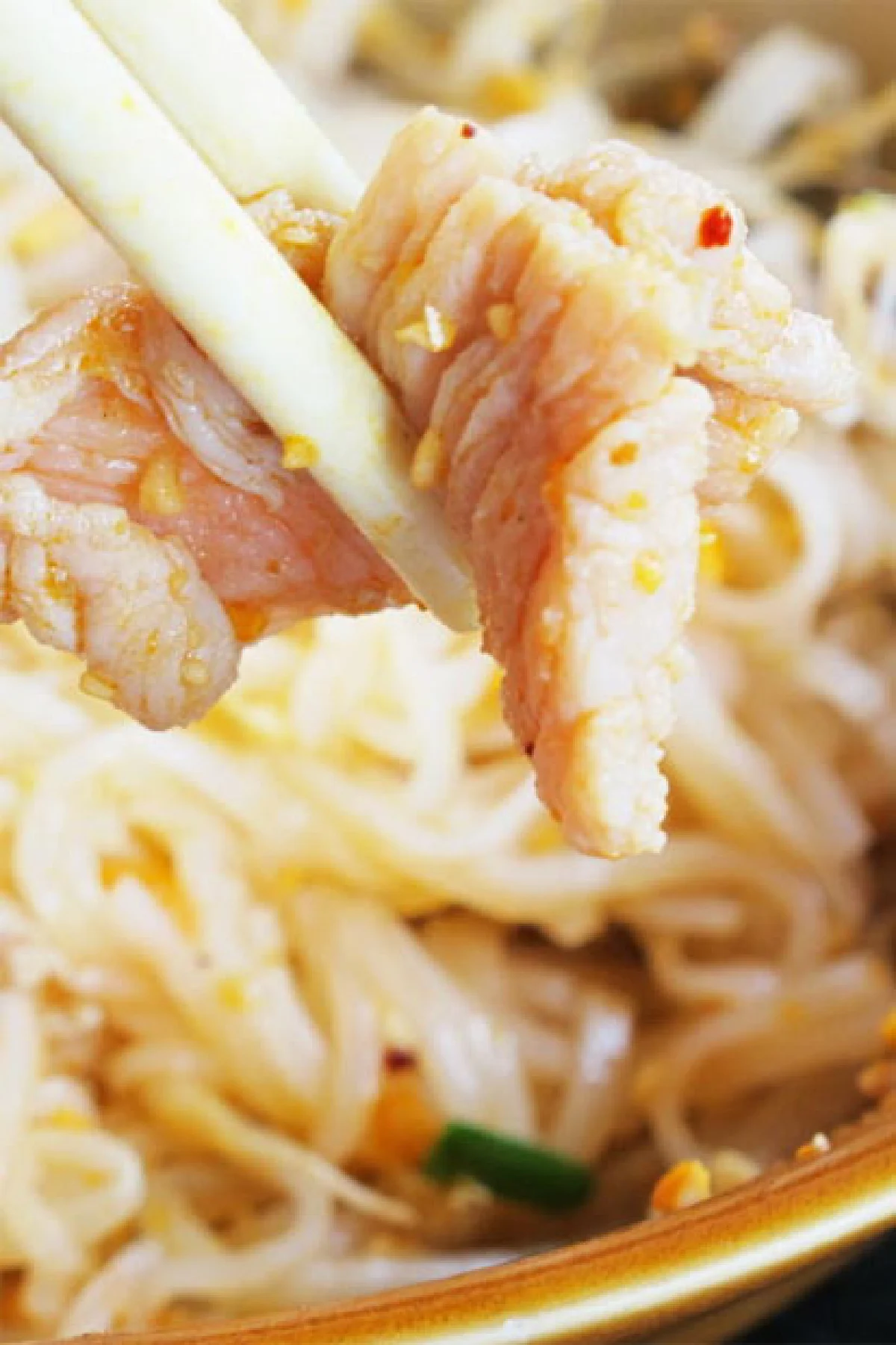 ก๋วยเตี๋ยวหมูยิ้ม ซาลาเปาหน้าแตก รสเด็ดแห่ง อ.ต.ก.