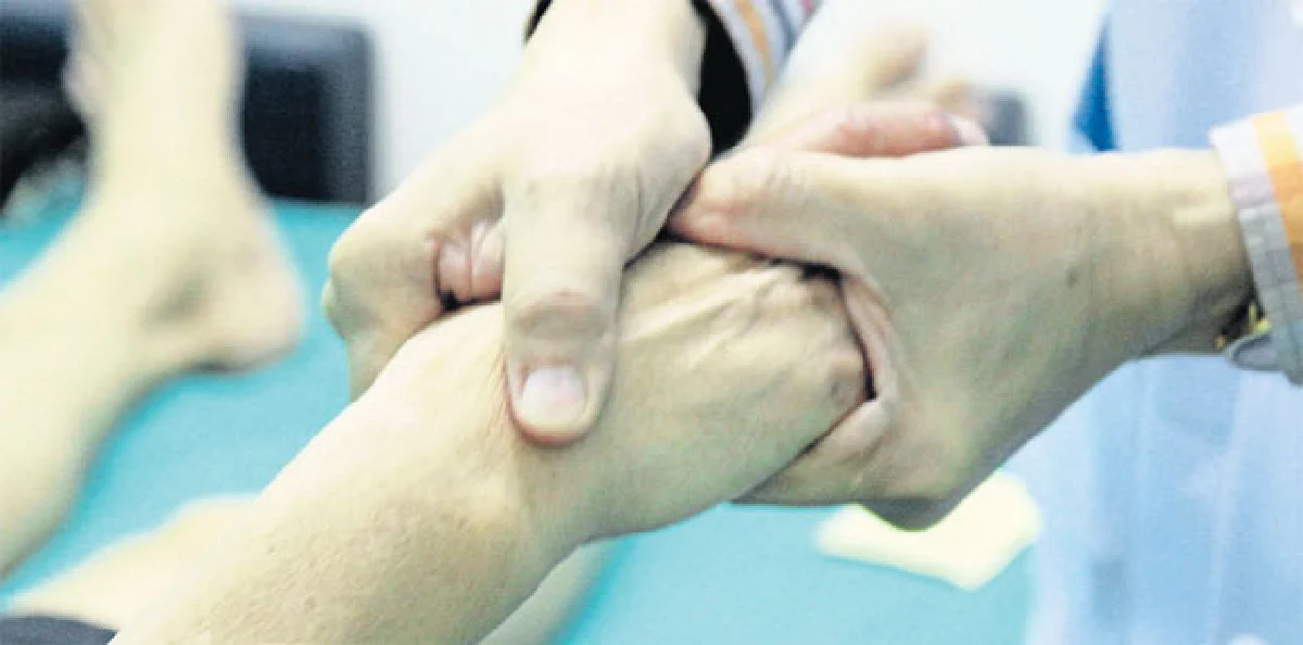 นิ้วล็อก โรคยอดฮิตของชีวิตสมาร์ทโฟน