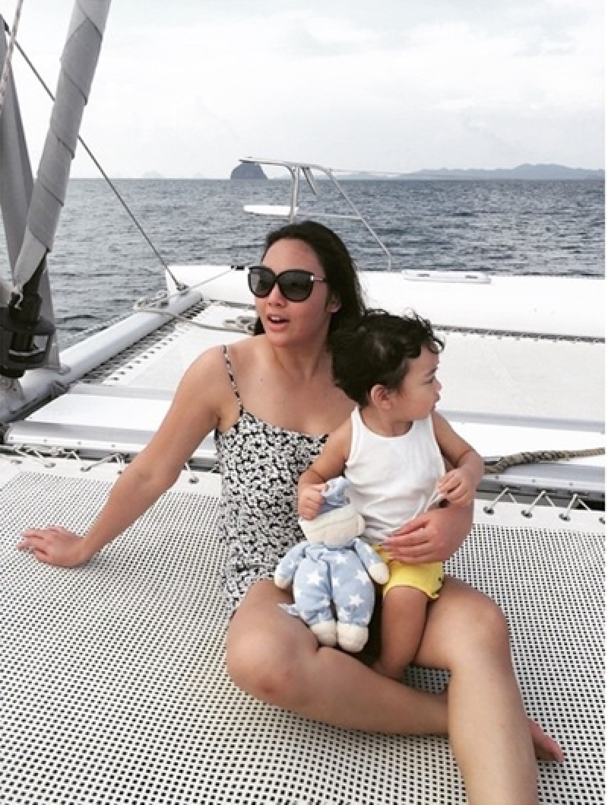 เซ็กซี่เวอร์!"ตั๊ก บงกช"อวดอึ๋มล่องเรือยอร์ชเที่ยวทะเล