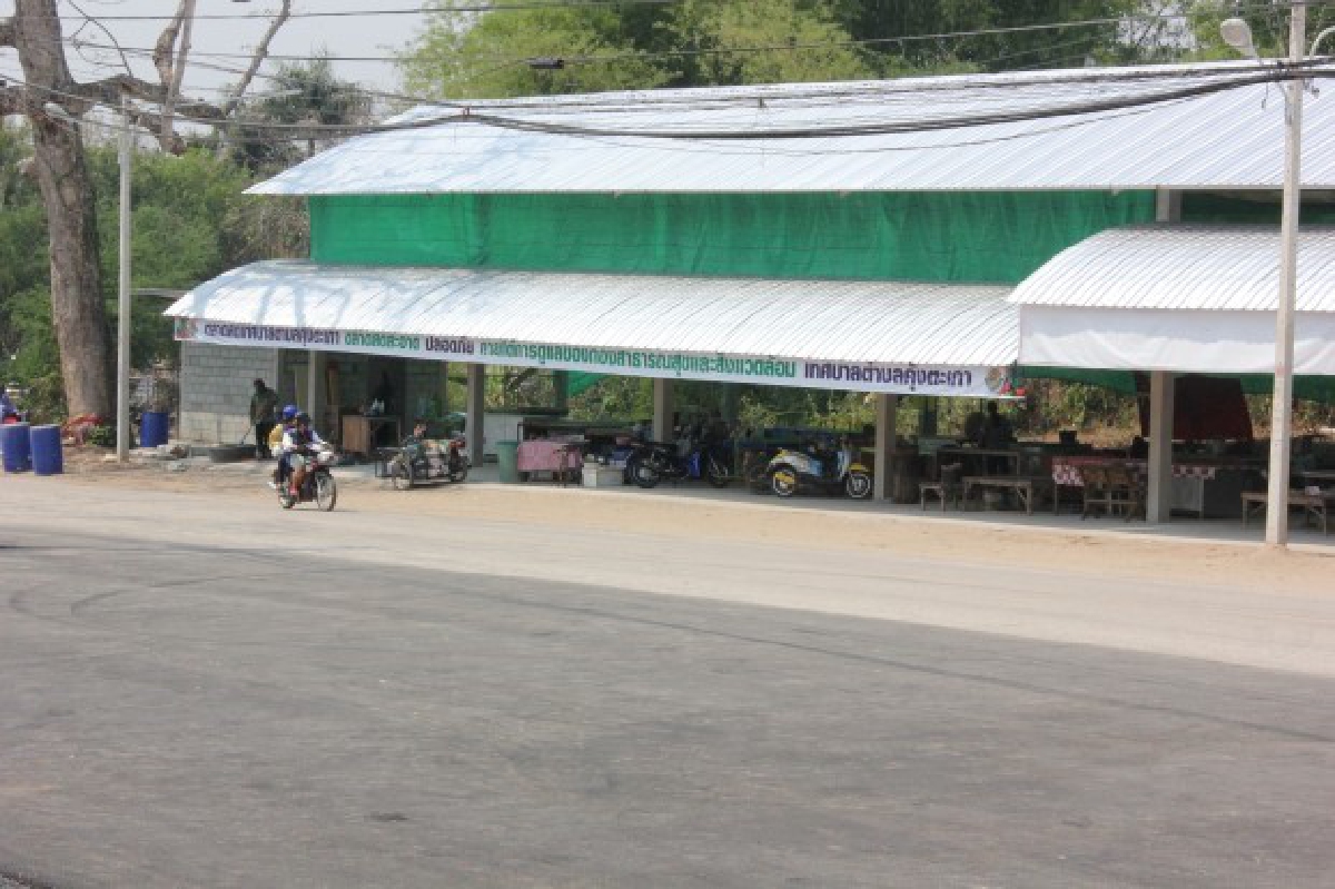 เอกชนโวยเทศบาลสร้างตลาดสดทับถนนหลวง เอกชนโวยเทศบาลสร้างตลาดสดทับถนนหลวง