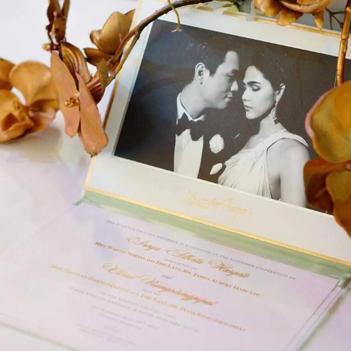 เผยแล้ว!การ์ดแต่งงาน"ชมพู่-น็อต"สวยหรูโรแมนติก