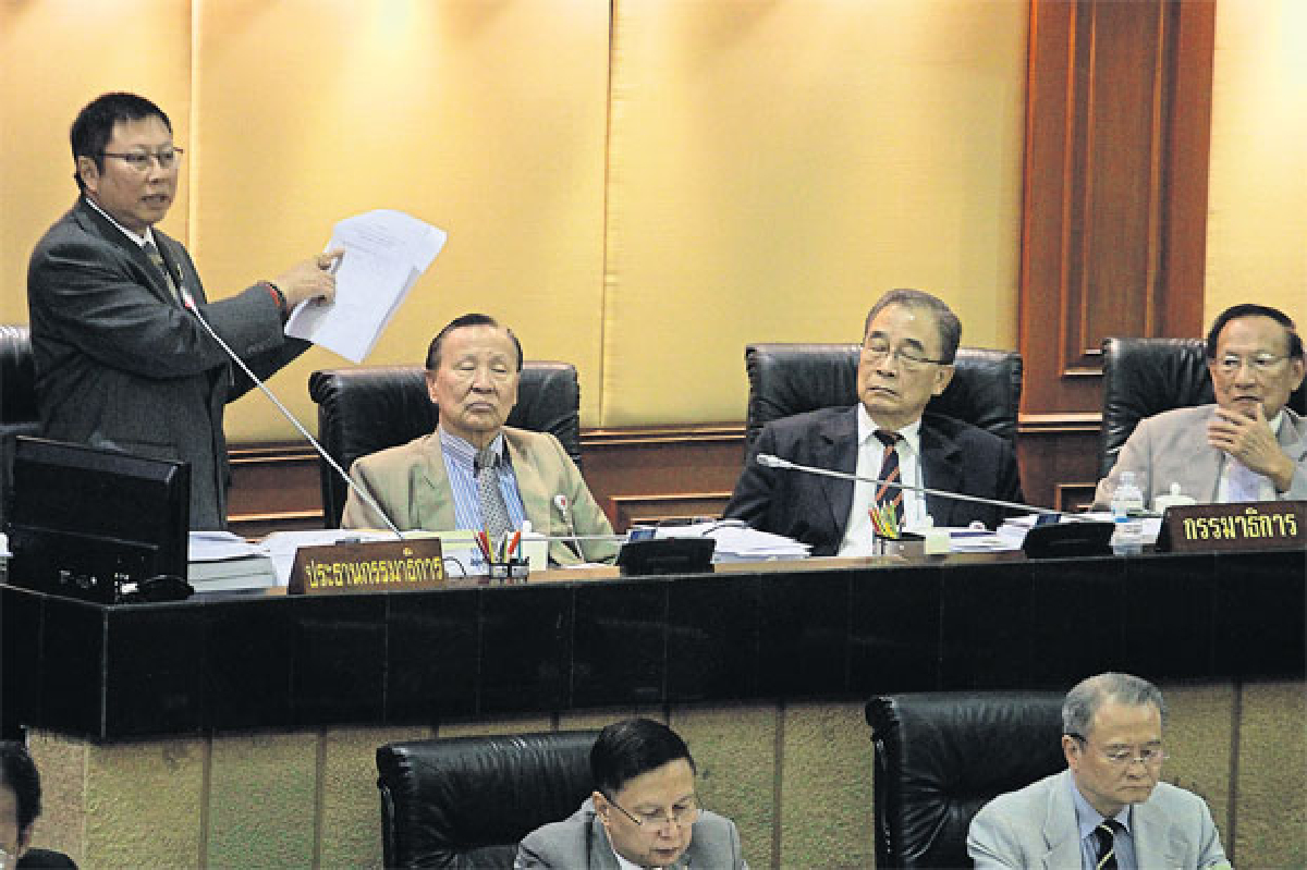 กมธ.ยกร่างฯลุยไฟ ไม่รื้อใหญ่แต่แก้จุดเล็ก กมธ.ยกร่างฯลุยไฟ ไม่รื้อใหญ่แต่แก้จุดเล็ก