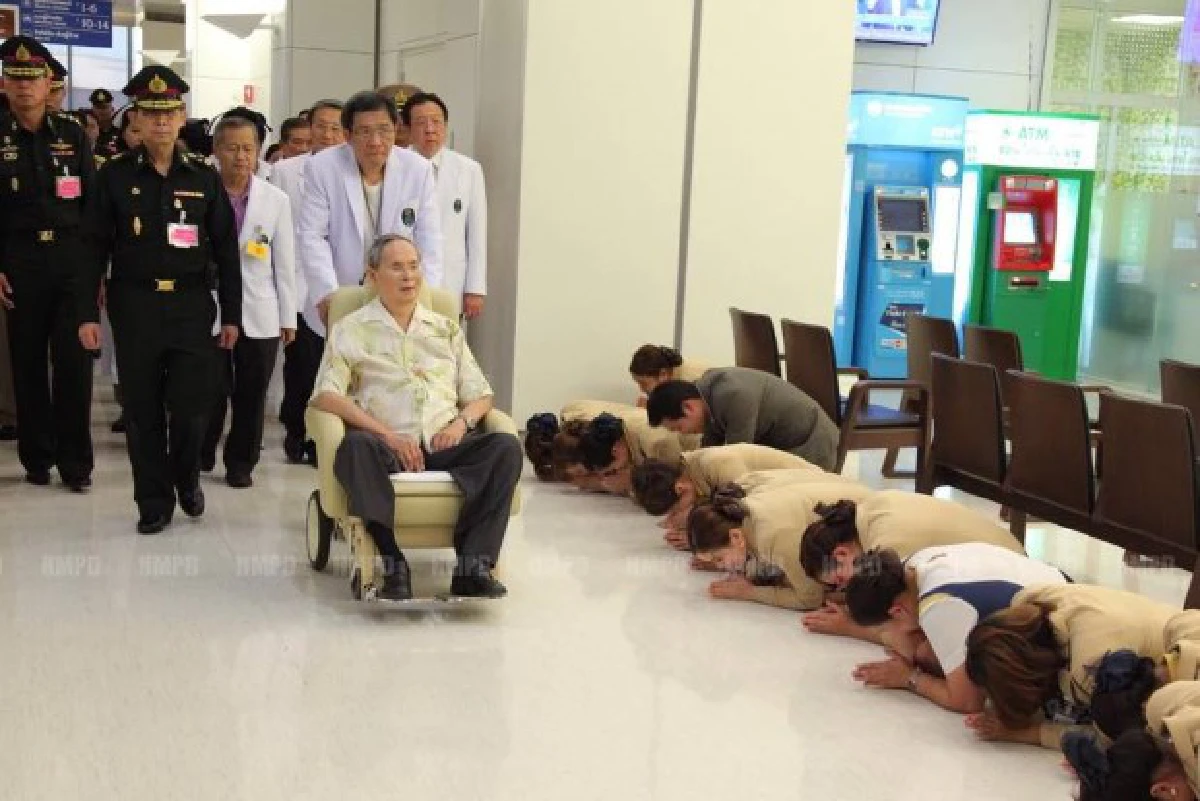 ในหลวงเสด็จฯรพ.ศิริราชปิยมหาราชการุณย์