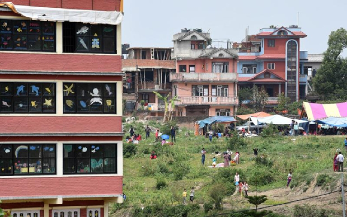 Nepal quake death toll climbs over 4300 and may go much higher (Tuesday)