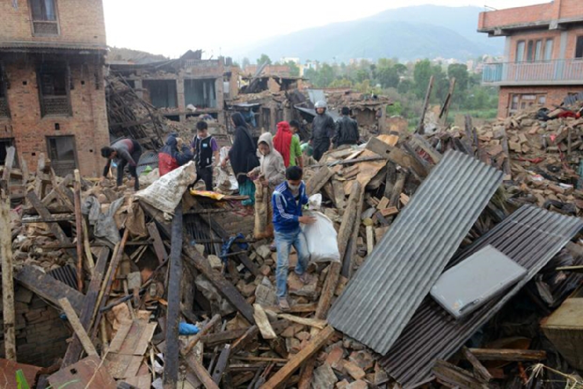 Nepal quake death toll climbs over 4300 and may go much higher (Tuesday)