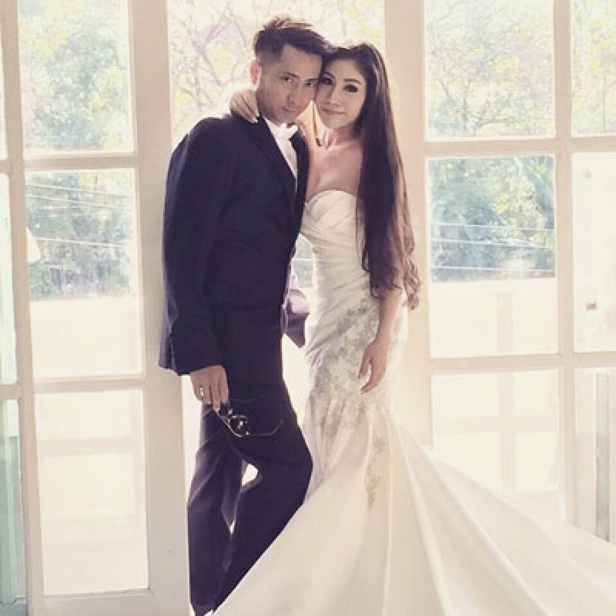 "บอล เชิญยิ้ม"เผยภาพพรีเวดดิ้งหวานปนฮา!!