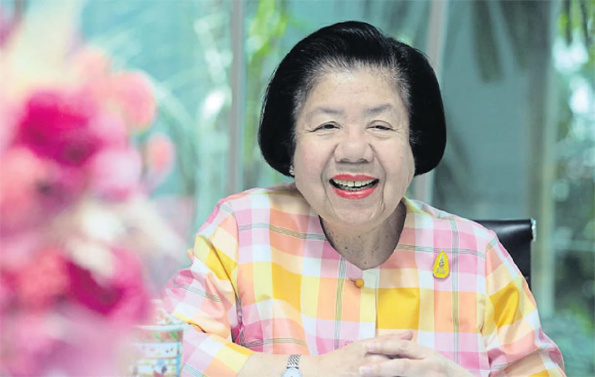 'ของแพง' อยู่ได้ 32 ปี กระจกหกด้าน