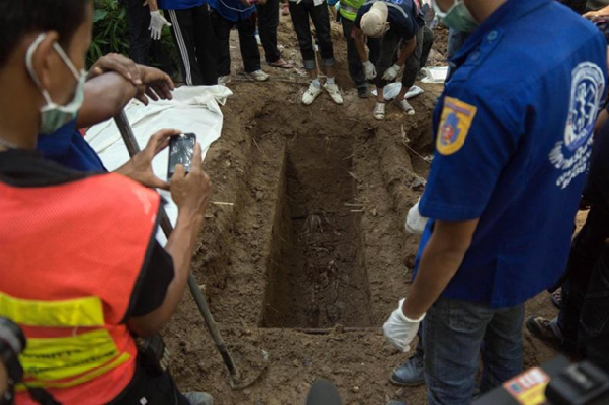 Border camp horrors revealed, official arrested (UPDATED)