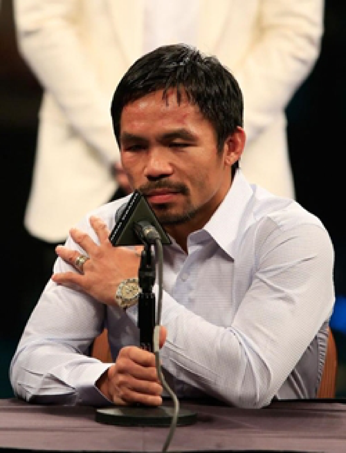 Mayweather outboxes 'injured' Pacquiao (UPDATED)