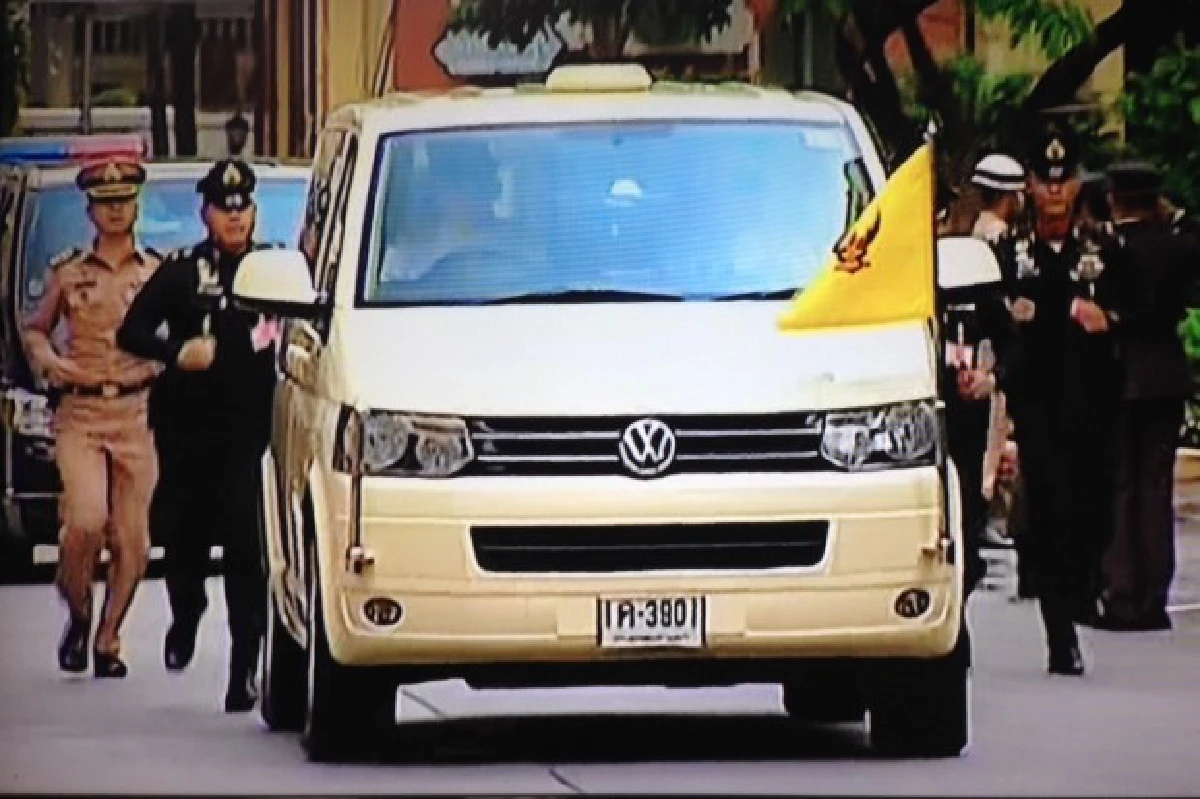 ในหลวงเสด็จฯพระราชพิธีฉัตรมงคล