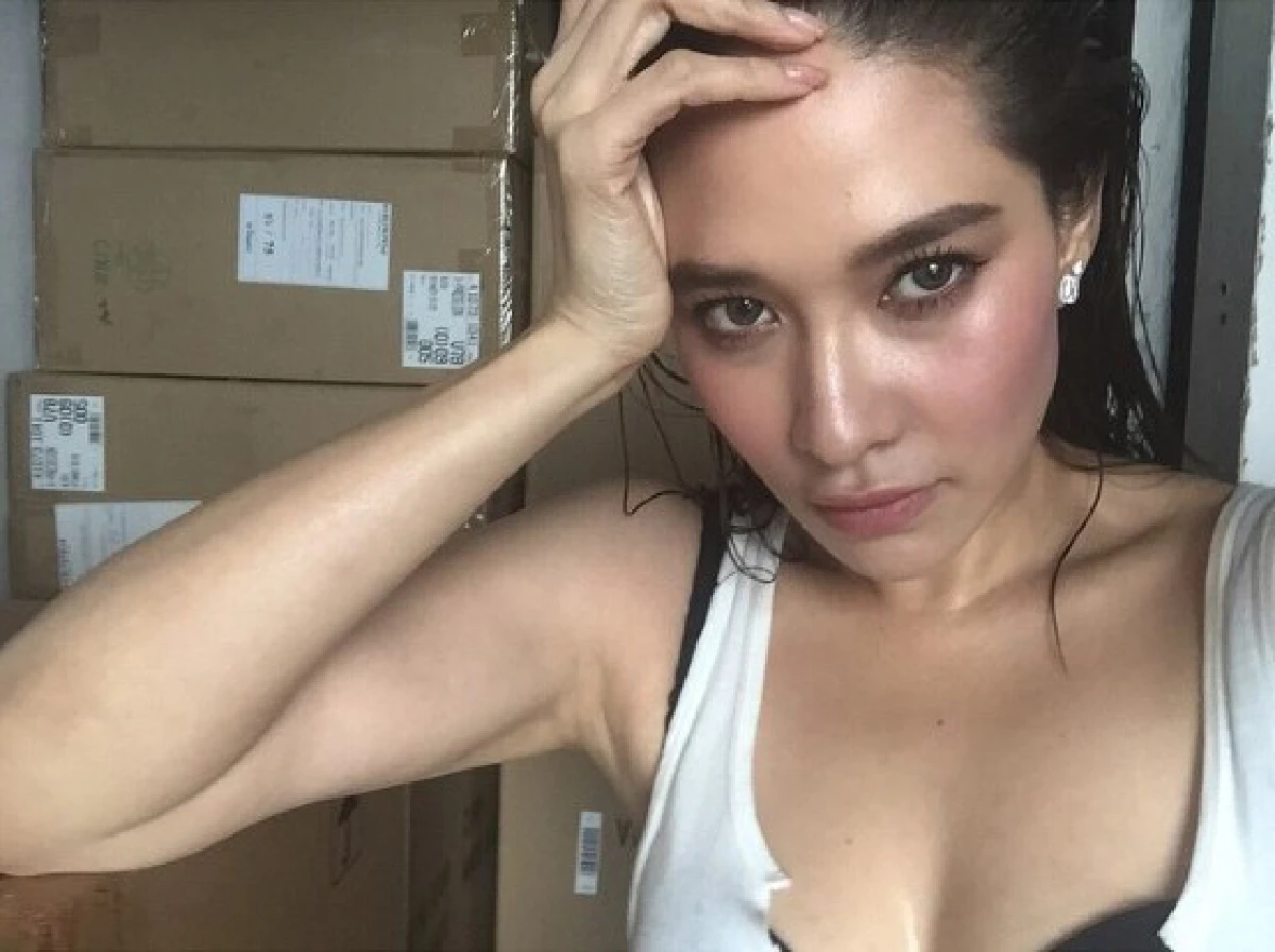 ดราม่าเบาๆ "พลอย" เผยสาเหตุไม่ไปงานหมั้น "ชมพู่"