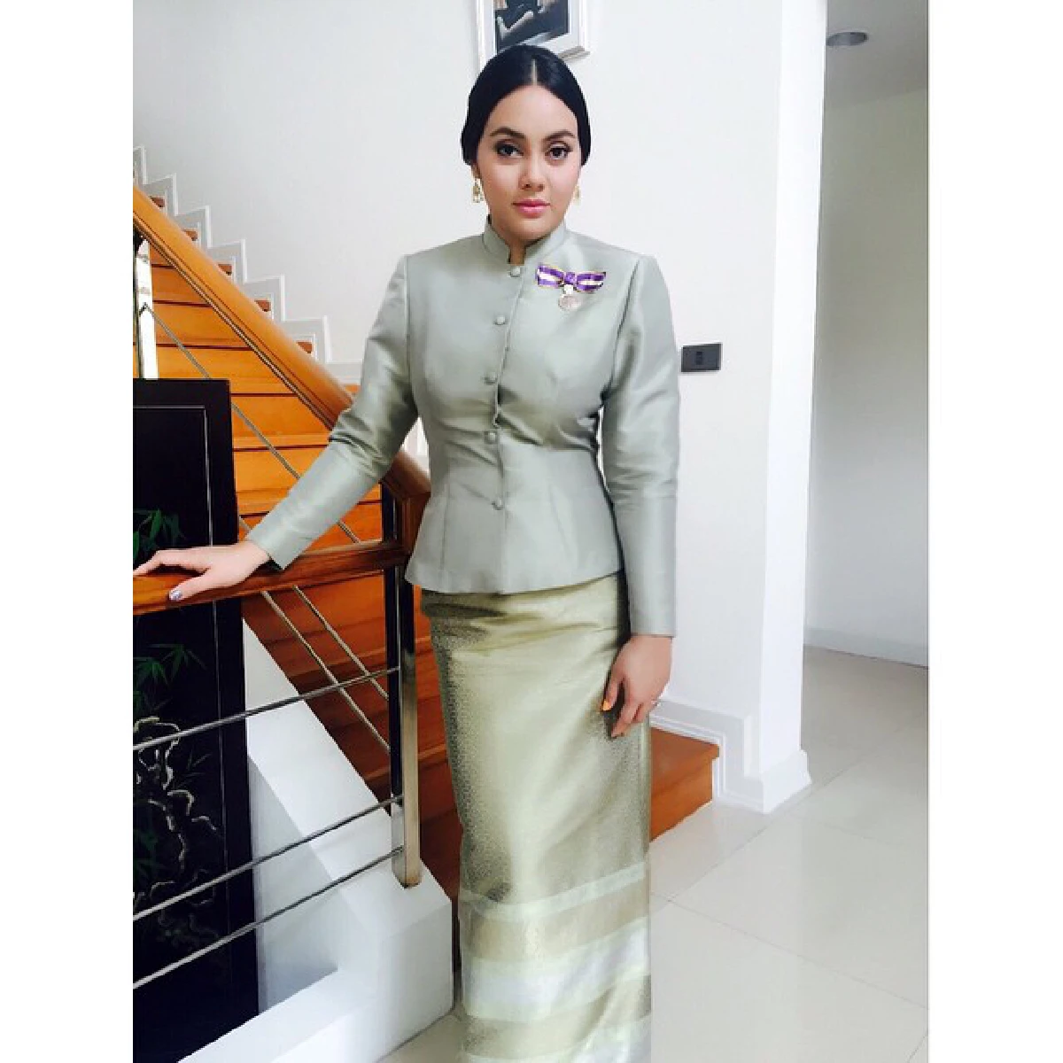 "ตั๊ก"งานเข้า!ถูกติงชุดออกงานพระราชพิธีจุกโผล่