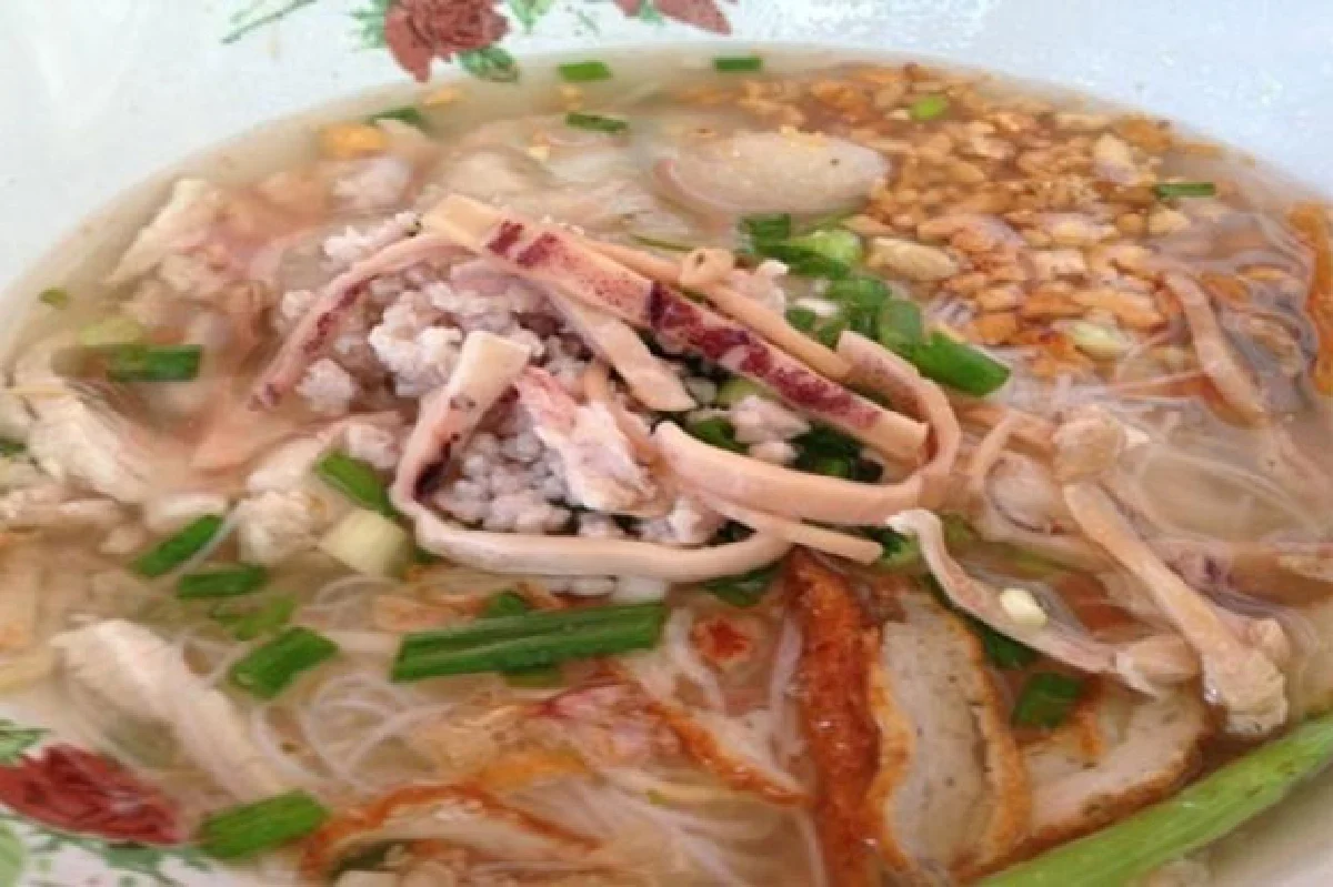 ก๋วยเตี๋ยวหมูบ้านบึง ชลบุรี อร่อยไม่สงวนลิขสิทธิ์