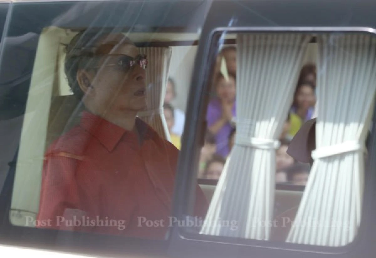 ในหลวง-พระราชินีเสด็จฯประทับวังไกลกังวล