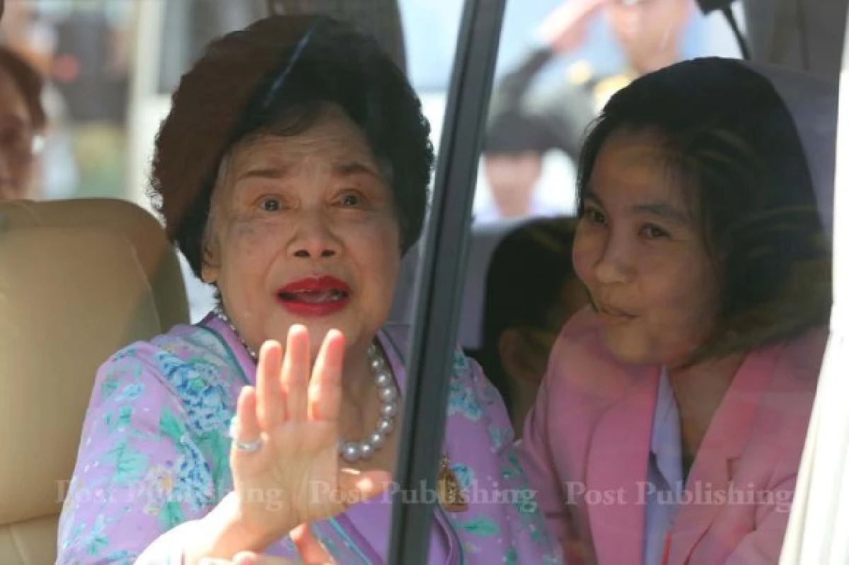 ในหลวง-พระราชินีเสด็จฯประทับวังไกลกังวล